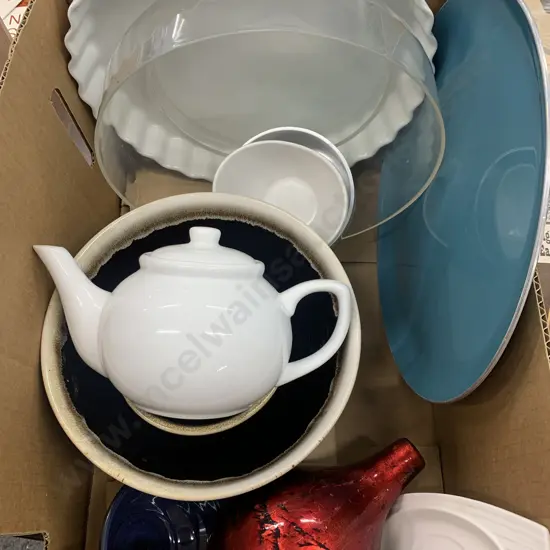 Box Lot Pottery Mixing Bowl, French Quiche Dish, Amy Piper Teapot Etc