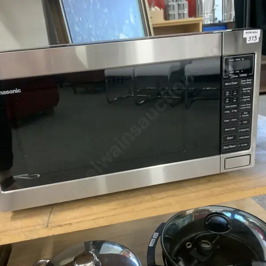 Panasonic The Genius Inverter Microwave Oven, 1100W, Model NN-T584SF