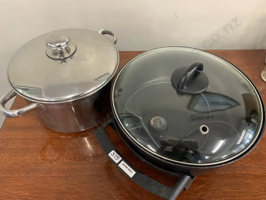 Sunbeam Round Electric Frypan & a Morgan Ware Stock Pot Image 1++