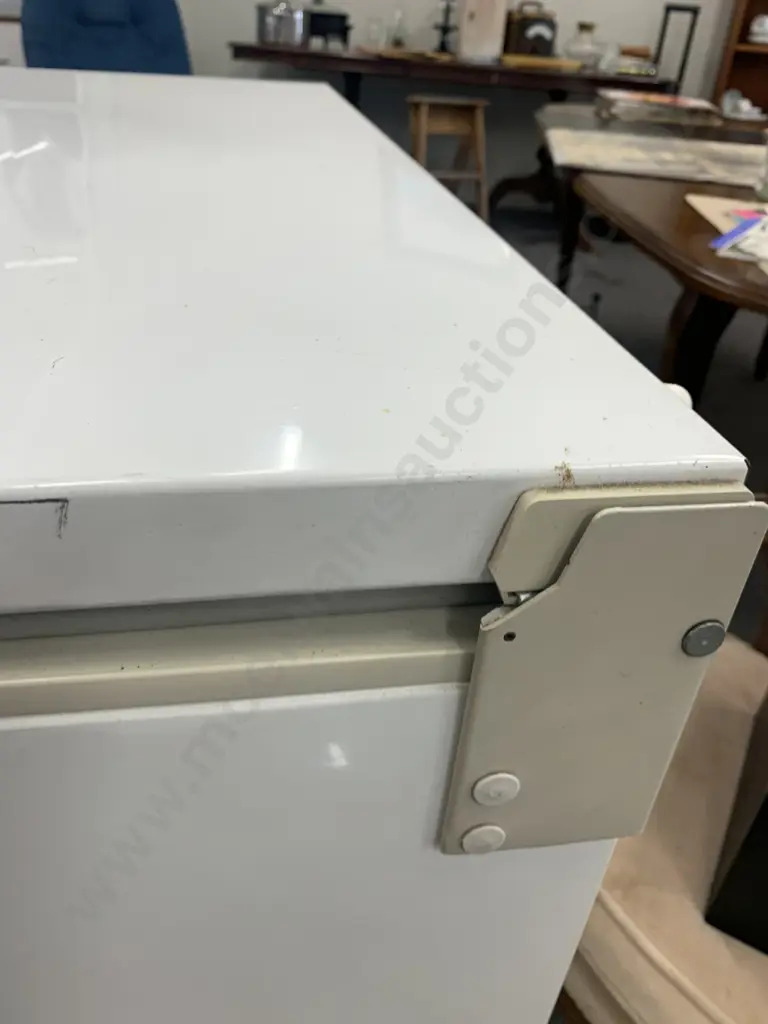 Fisher & Paykel Kelvinator 276 Litre Chest Freezer, Model KH280EMWHWH, H90 W88 D65cm Image 1++