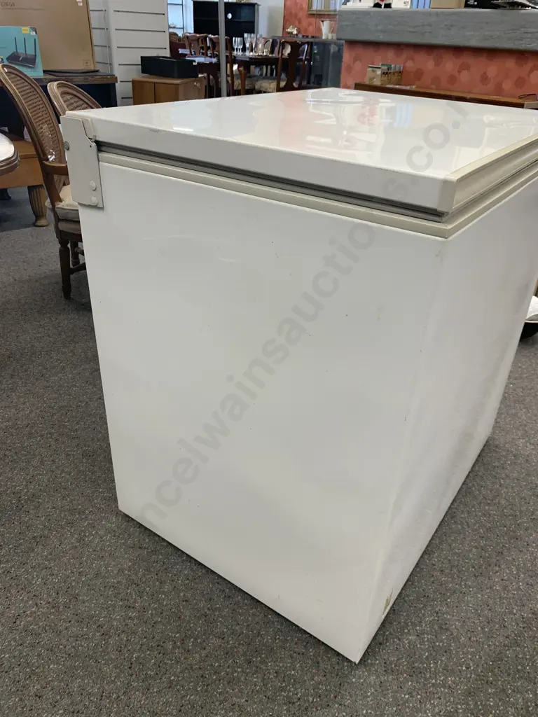 Fisher & Paykel Kelvinator 276 Litre Chest Freezer, Model KH280EMWHWH, H90 W88 D65cm Image 1++