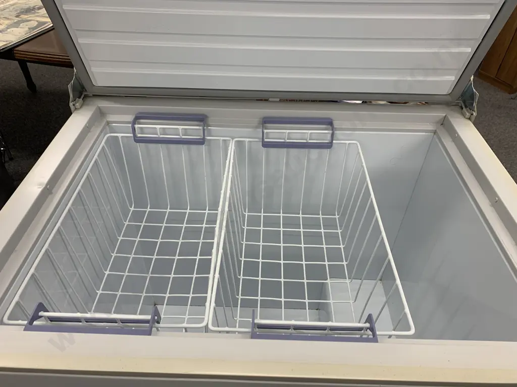 Fisher & Paykel Kelvinator 276 Litre Chest Freezer, Model KH280EMWHWH, H90 W88 D65cm Image 1++