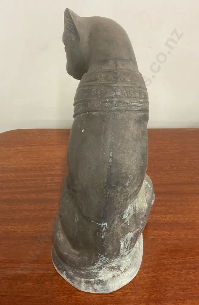 Vintage Brass 'Pompeian Bronze' Cat - Sun Ngai Brass Factory Hong Kong, 45 x 30cm Image 1++