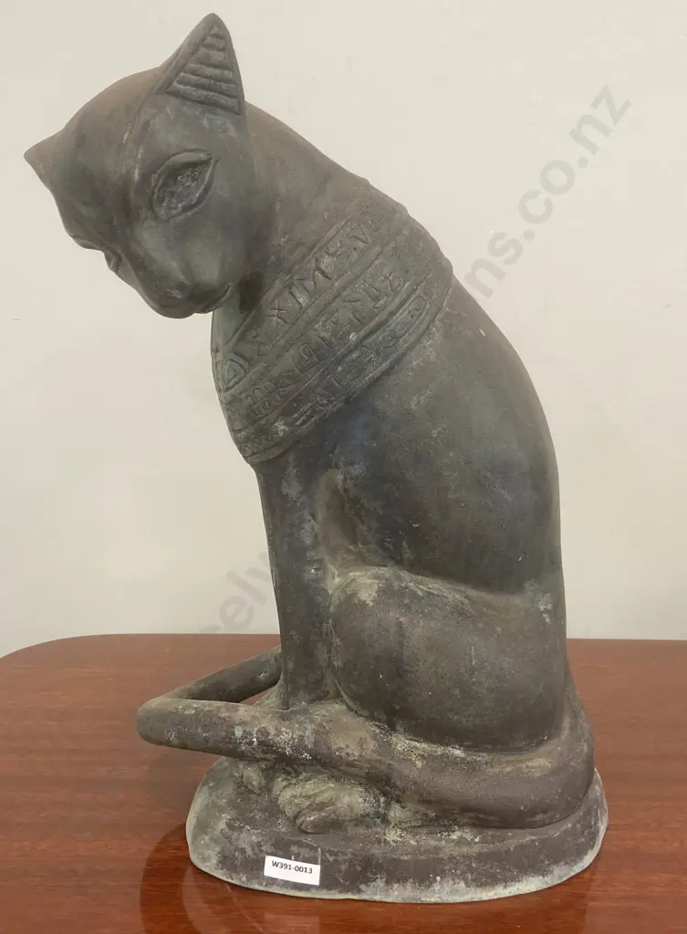 Vintage Brass 'Pompeian Bronze' Cat - Sun Ngai Brass Factory Hong Kong, 45 x 30cm Image 1++