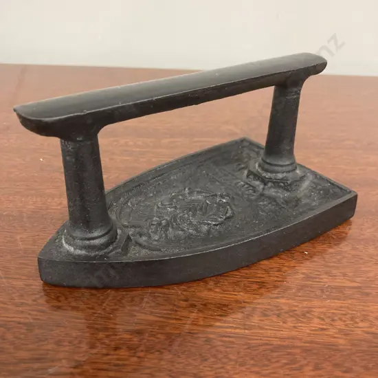 Antique Cast Iron Sad Iron, 8.5 x 16.5cm