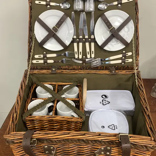 Deluxe 4 Person Wicker Picnic Hamper 