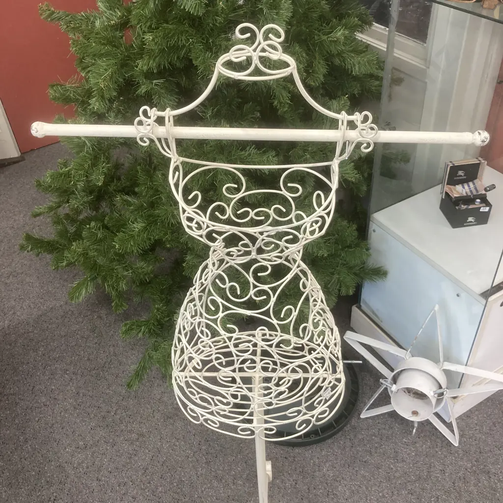 Cream Female Wire Torso, 132 x 55cm Image 1++