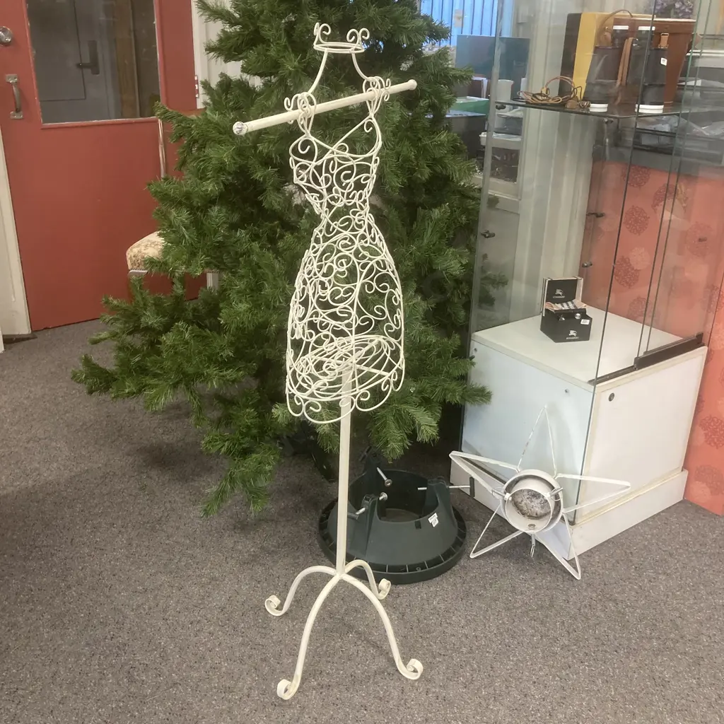 Cream Female Wire Torso, 132 x 55cm Image 1++