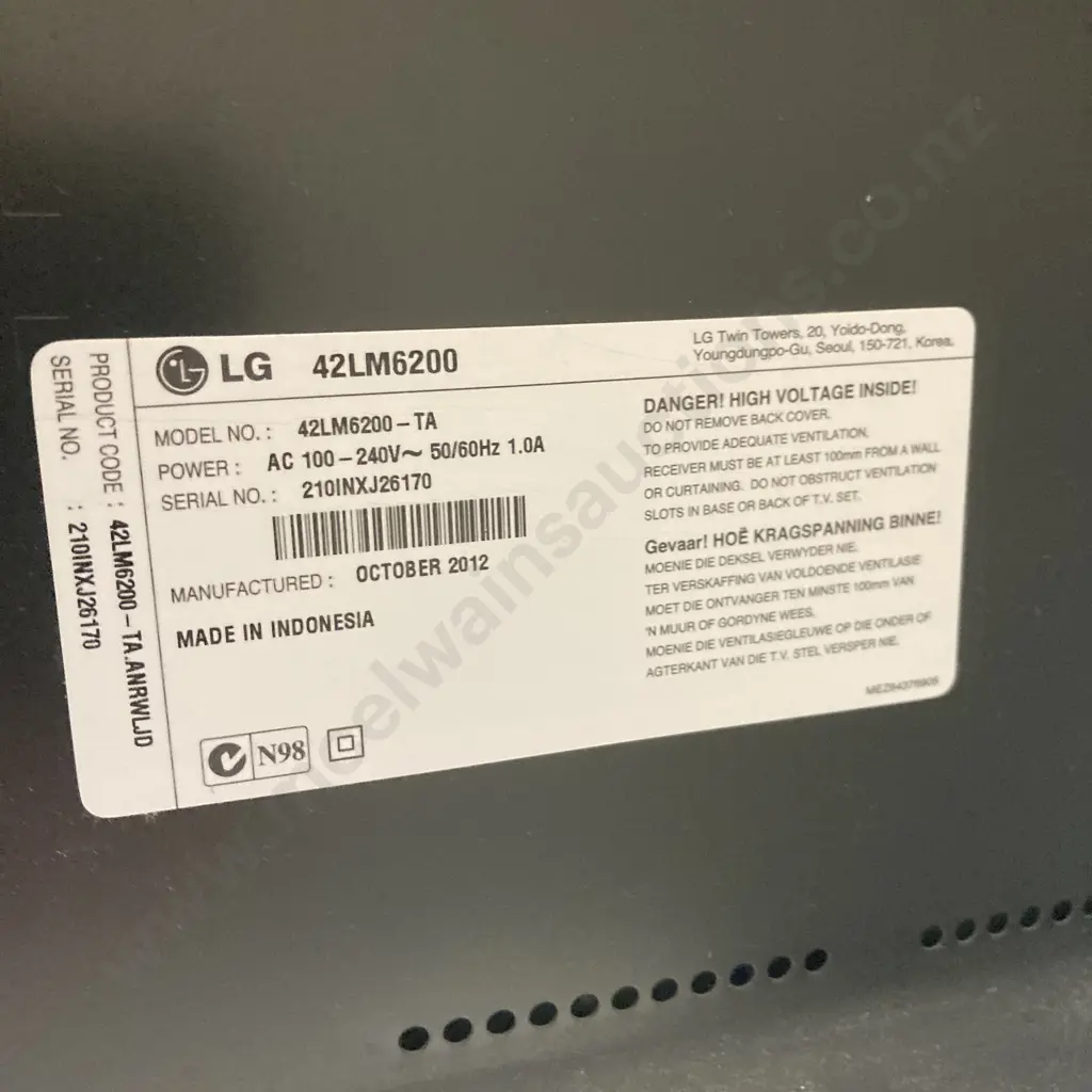 LG 42' TV With Remote Control & Cinema Glasses, Model 42LM6200 Image 1++
