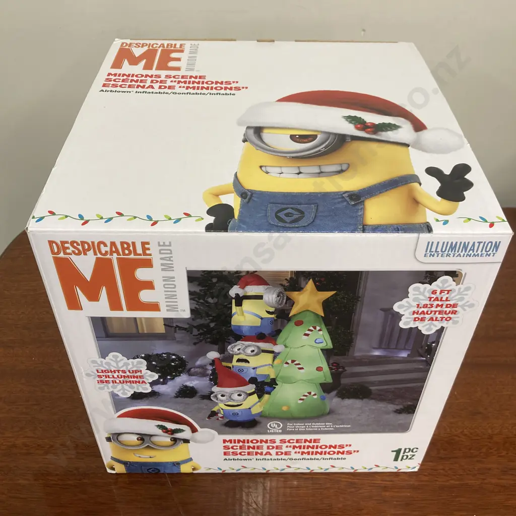 Minions Decorate the Tree Airblown Illuminated Indoor / Outdoor Christmas Display, H1.83m (New Factory Sealed) Image 1++