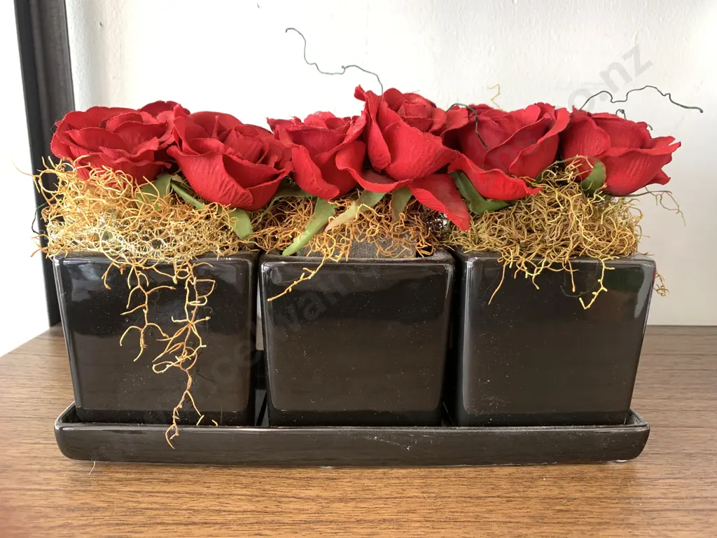 Faux Red Roses, 4 Roses Per Pot, 3 Pots in Ceramic Tray, H20cm Image 1++