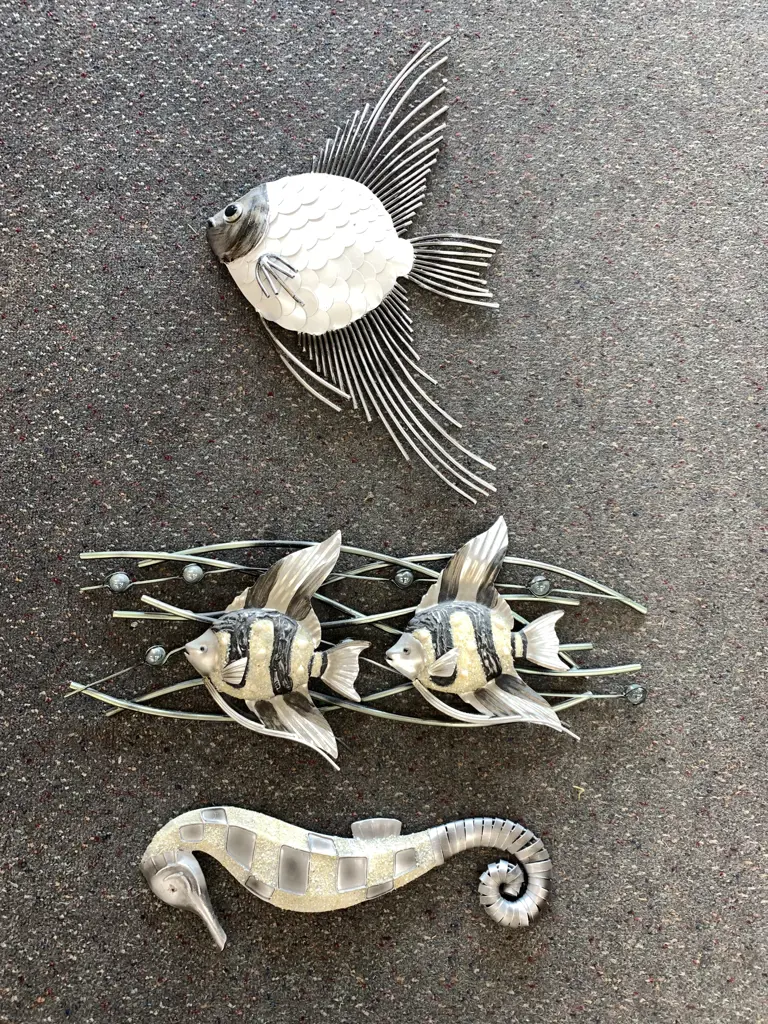 Assortment of Metal Fish Wall Plaques & a Sea Horse Image 1++