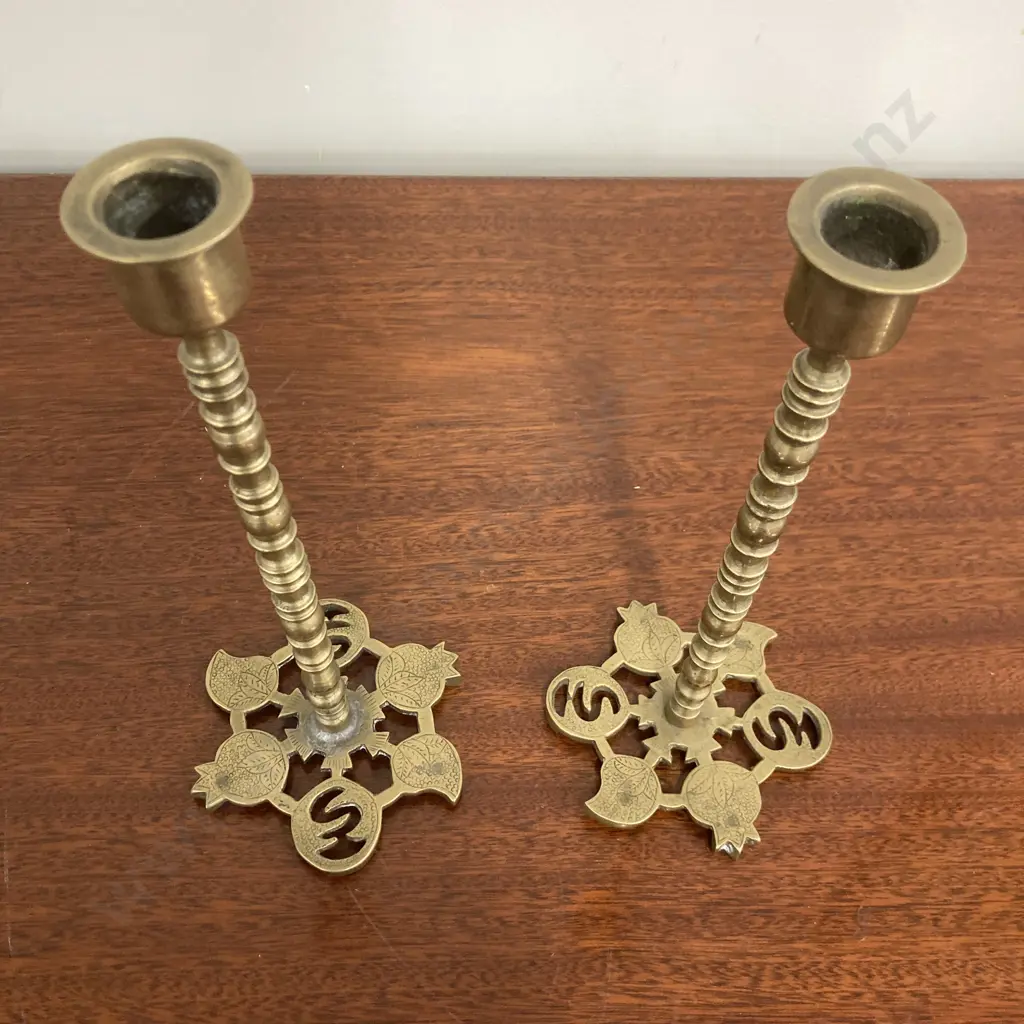 Pair of Fine Ornate Brass Candlesticks, 22.5 x 10cm Image 1++