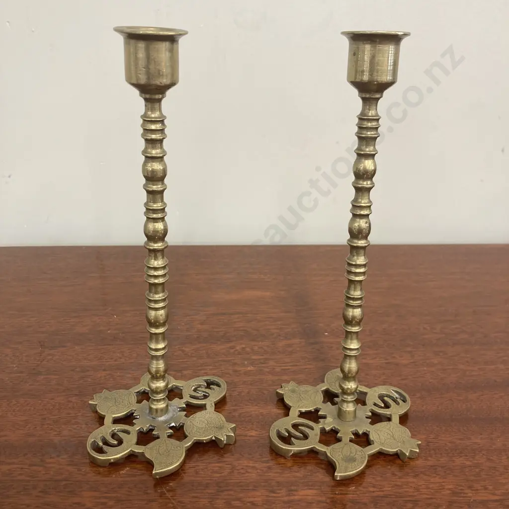 Pair of Fine Ornate Brass Candlesticks, 22.5 x 10cm Image 1++