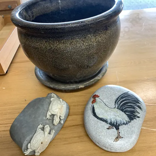 Garden Plant Pot & Plate (af) & Decorative Stones, 17 x 23cm