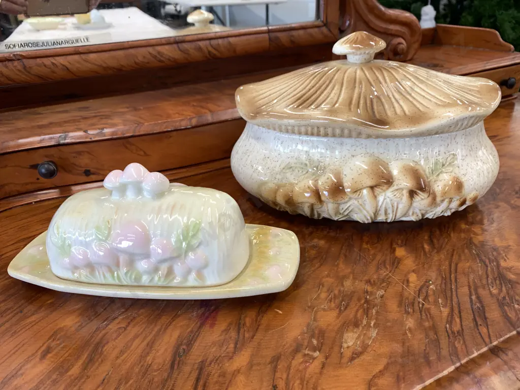 Retro Ceramic Casserole Mushroom Dish & Butter Dish Image 1++