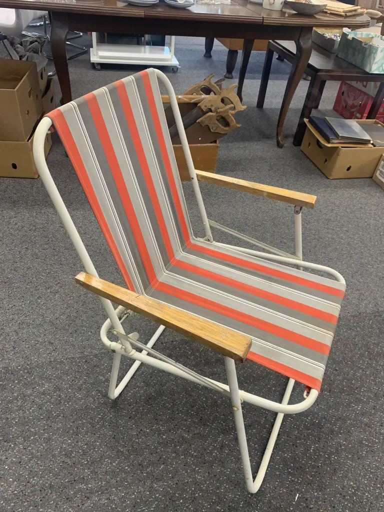 Funky Vintage Fold Up Striped Beach Chair White Frame With Wooden Arms   Image 1++