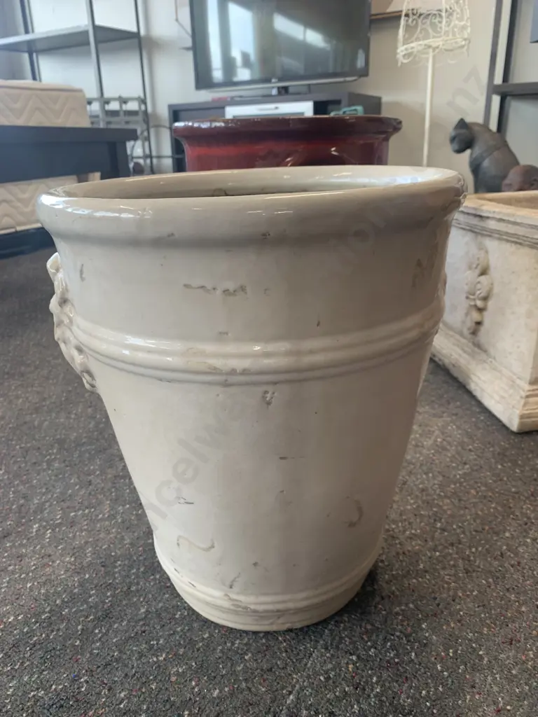 Cream Garden Planter With Relief Pattern Lion Head, 26 x 32cm Image 1++