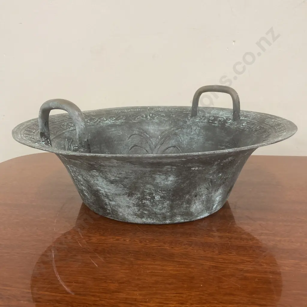 Vintage Bronze Chinese Spouting Bowl, 16 x 39cm Image 1++