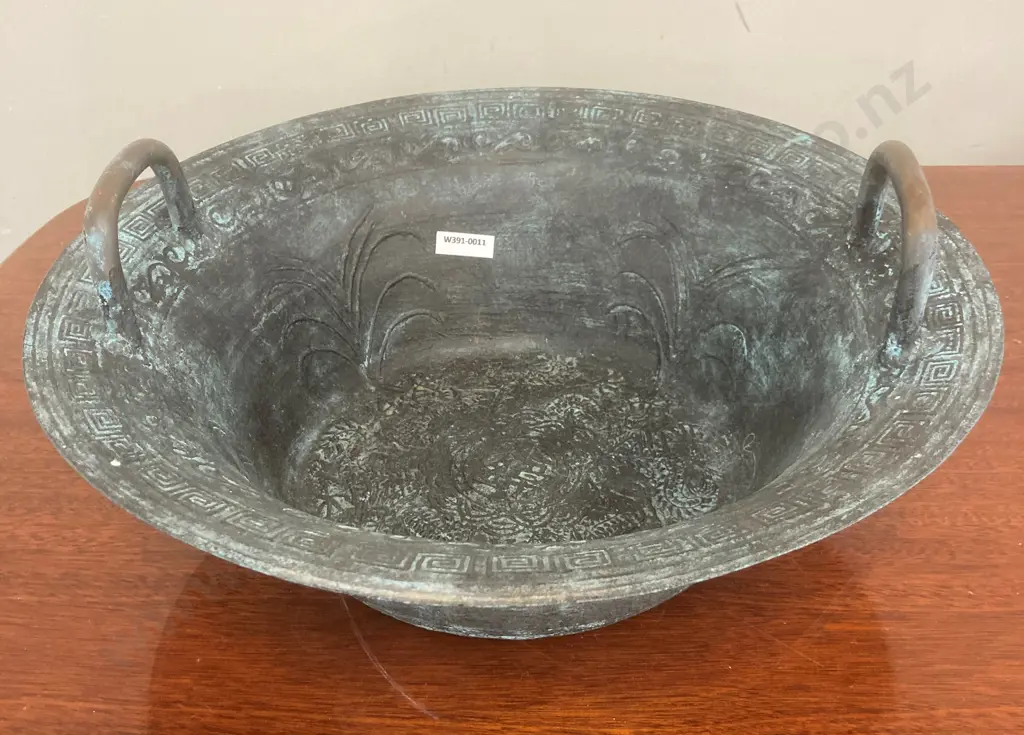 Vintage Bronze Chinese Spouting Bowl, 16 x 39cm Image 1++