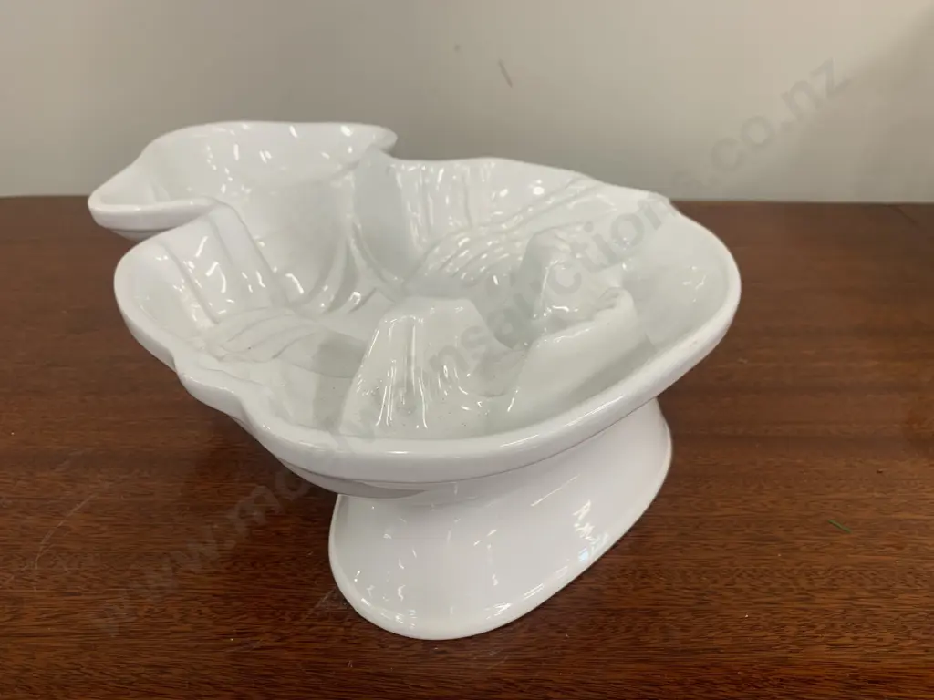 Large Vintage White Ironstone Lobster Mould by ICTC London, 8 x 24cm Image 1++