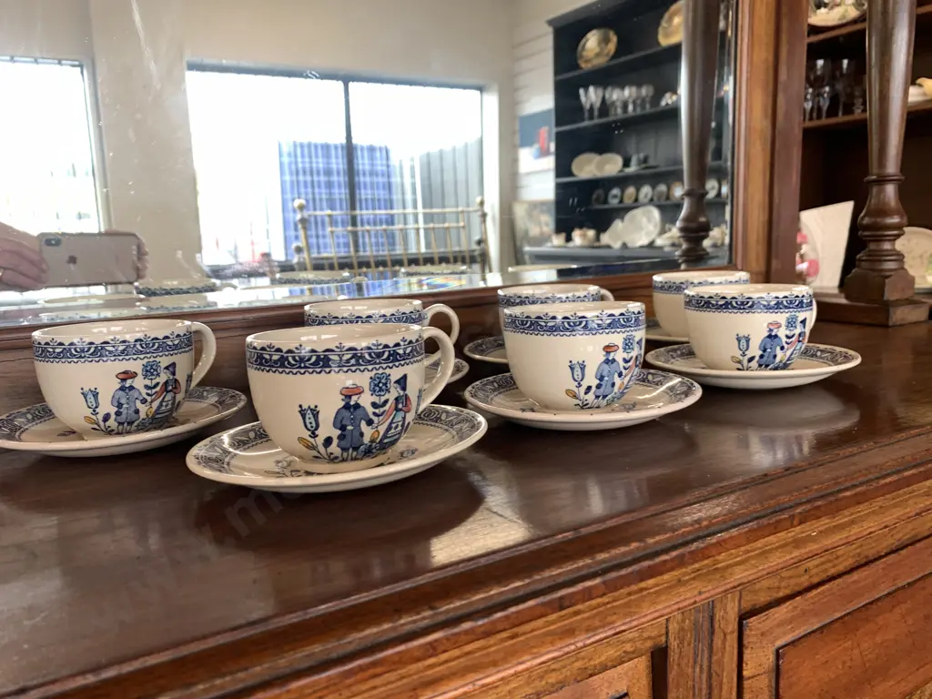 Lot of 7 Johnson Bros Cups & Saucers Image 1++