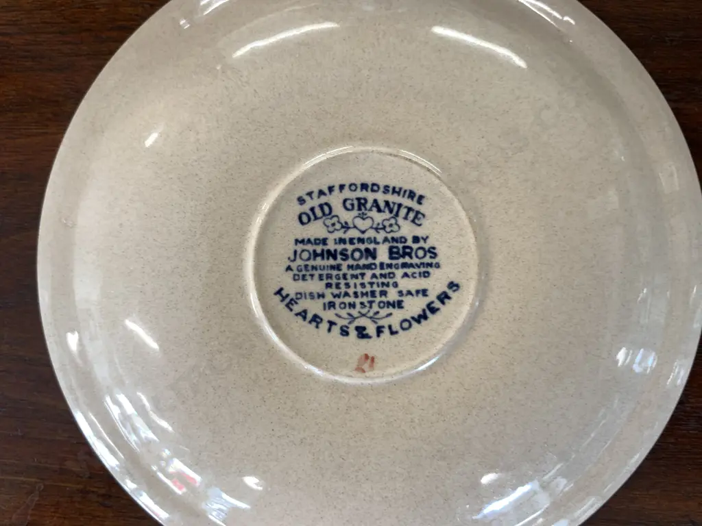 Lot of 7 Johnson Bros Cups & Saucers Image 1++