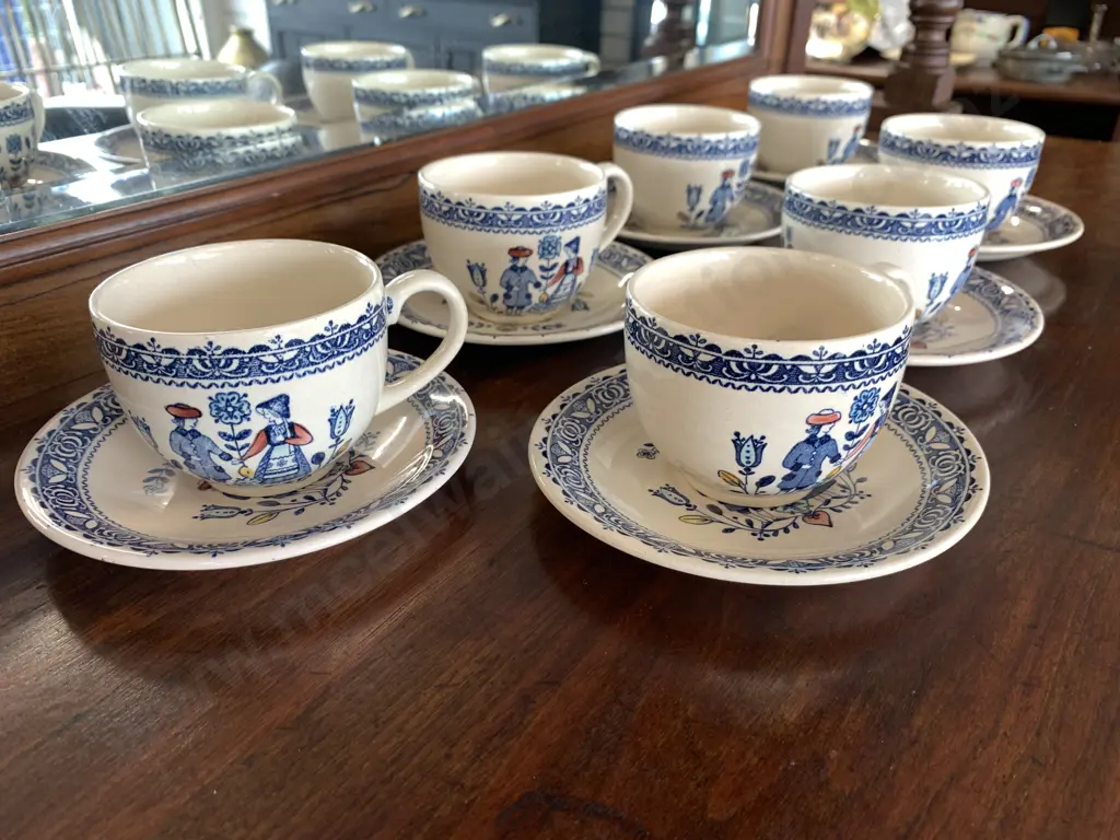Lot of 7 Johnson Bros Cups & Saucers Image 1++