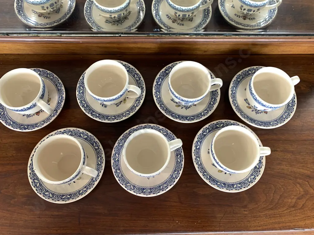 Lot of 7 Johnson Bros Cups & Saucers Image 1++