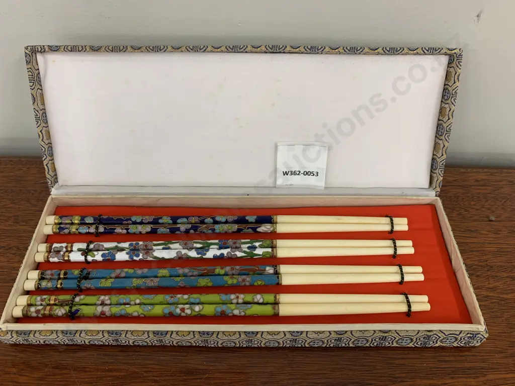 Vintage Set of 4 Pair of Cloisonne Chopsticks In Padded Case Image 1++