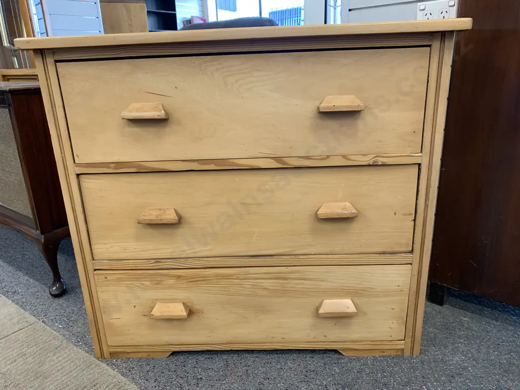 Vintage Rimu? Chest Of Drawers, 3 Drawer, 78.5 x 89cm Image 1++