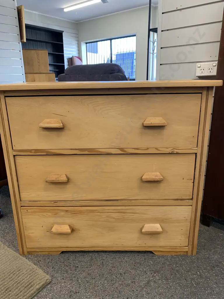 Vintage Rimu? Chest Of Drawers, 3 Drawer, 78.5 x 89cm Image 1++