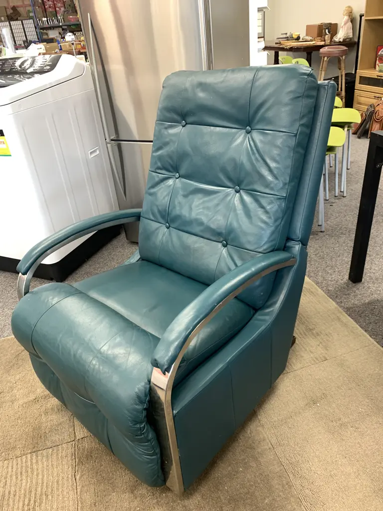 La-Z-Boy Chrome Rocker Recliner, Teal Leather Effect (2 Button Caps Missing) Image 1++