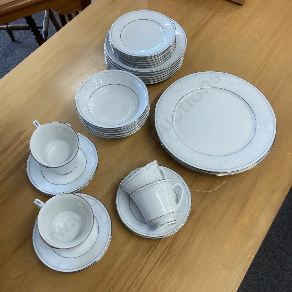 Noritake 34 Piece Dinner Set, L551 - 'LEHIGH' Pattern Image 1++