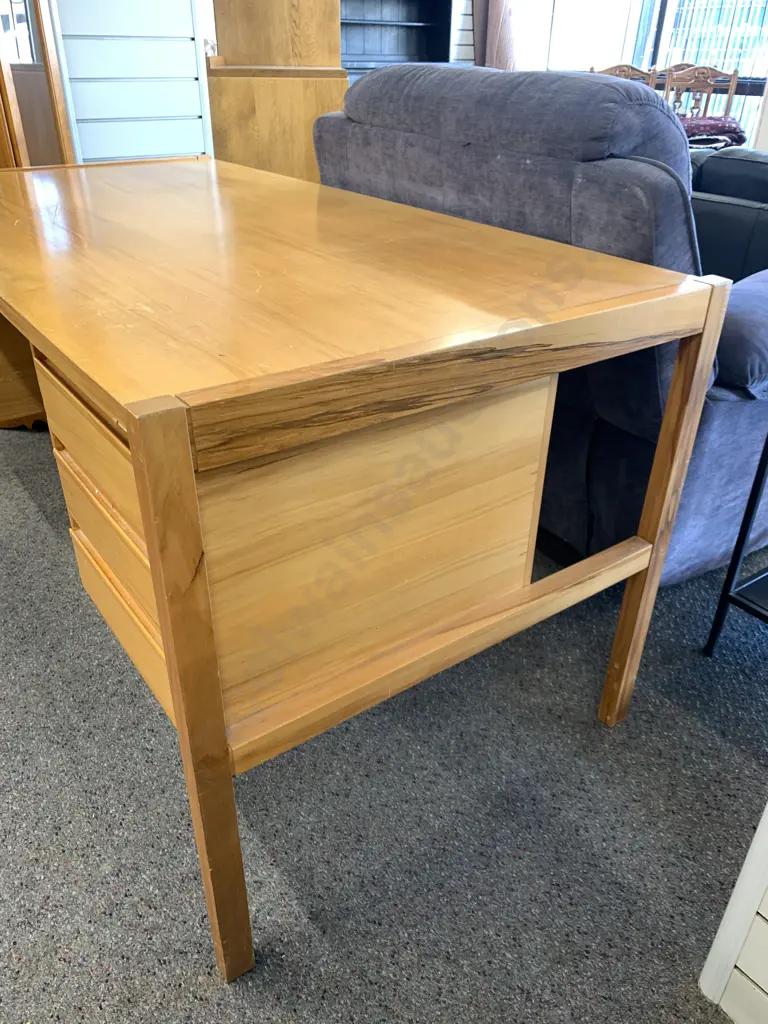 Rimu 6 Drawer Desk, H73 W150 D75cm Image 1++