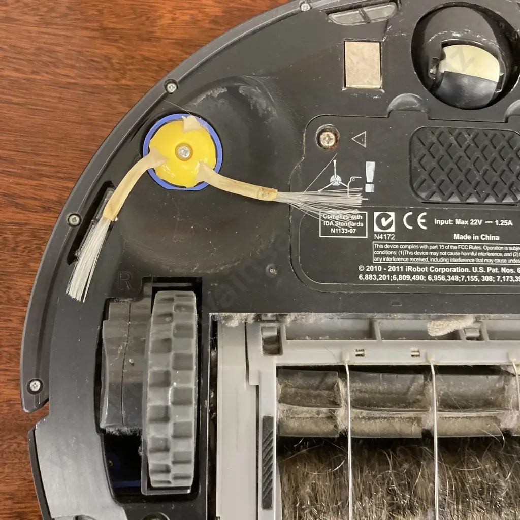 iRobot Roomba Robot Vacuum Cleaner With Home Base Charging Station, Model 770 (UK Plug) Image 1++
