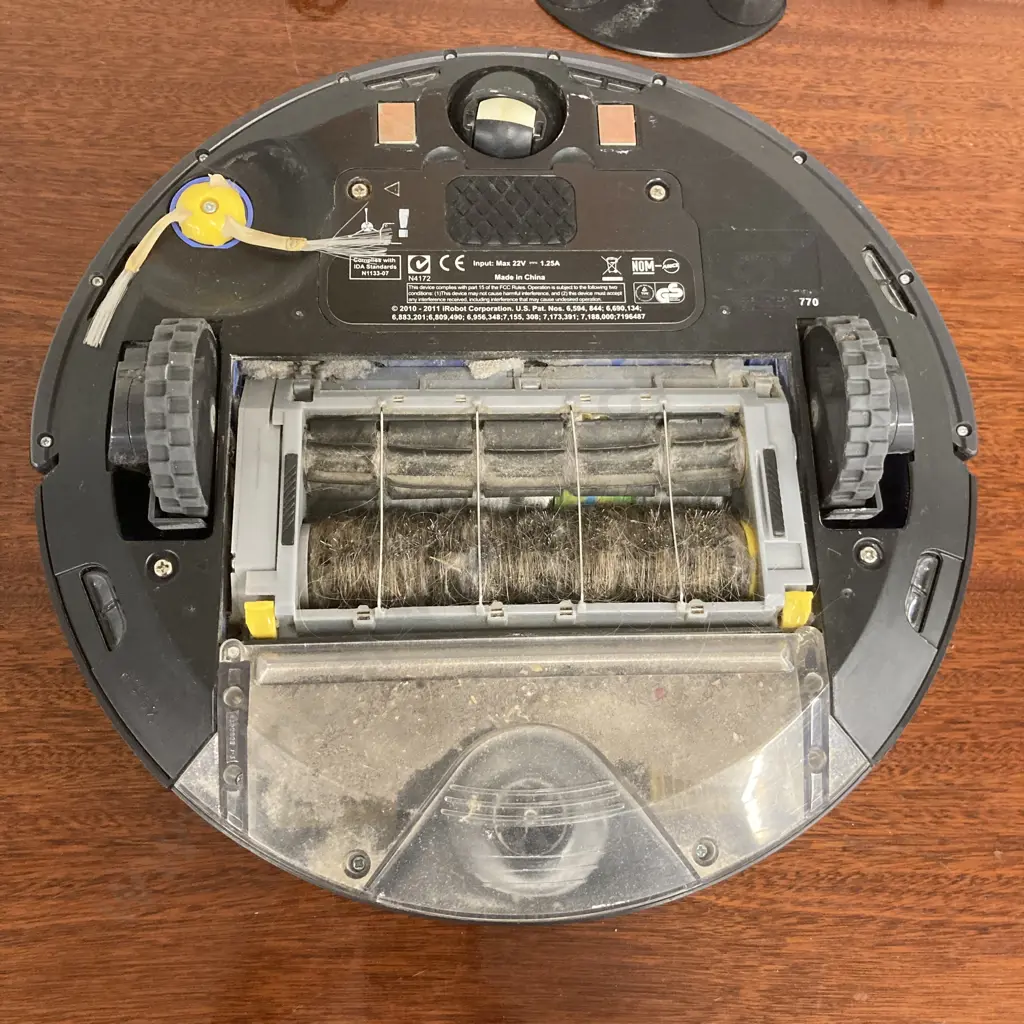 iRobot Roomba Robot Vacuum Cleaner With Home Base Charging Station, Model 770 (UK Plug) Image 1++