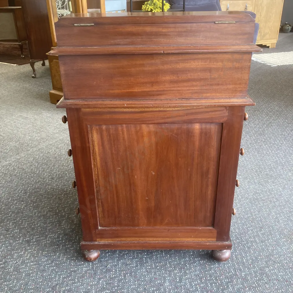 Reproduction Hardwood Davenport Writing Desk With Green Leather Top, 16 Drawers, H84 W55 D56cm,(Missing a Knob)) Image 1++