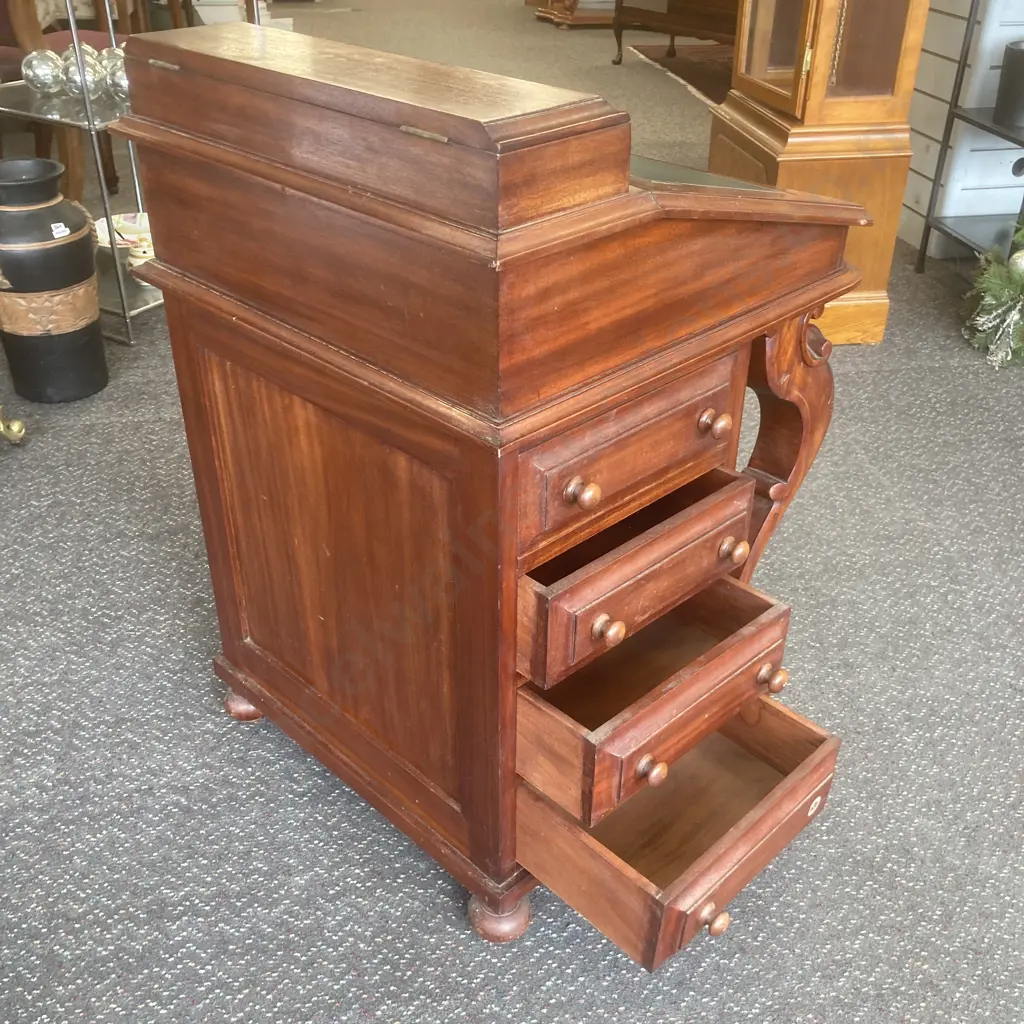 Reproduction Hardwood Davenport Writing Desk With Green Leather Top, 16 Drawers, H84 W55 D56cm,(Missing a Knob)) Image 1++
