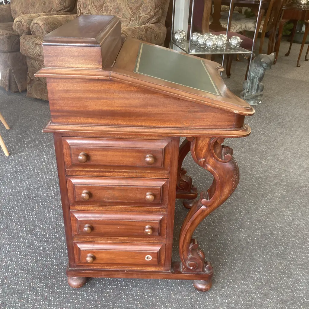 Reproduction Hardwood Davenport Writing Desk With Green Leather Top, 16 Drawers, H84 W55 D56cm,(Missing a Knob)) Image 1++