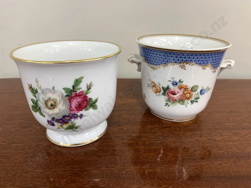 German Footed Kaiser Planter Pot With Hutschenreuther Urn Planter Pot H11cm, Diam13cm. Image 1++