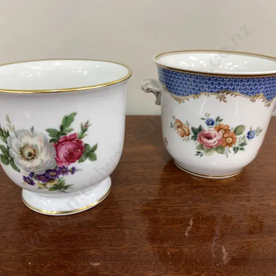 German Footed Kaiser Planter Pot With Hutschenreuther Urn Planter Pot H11cm, Diam13cm.