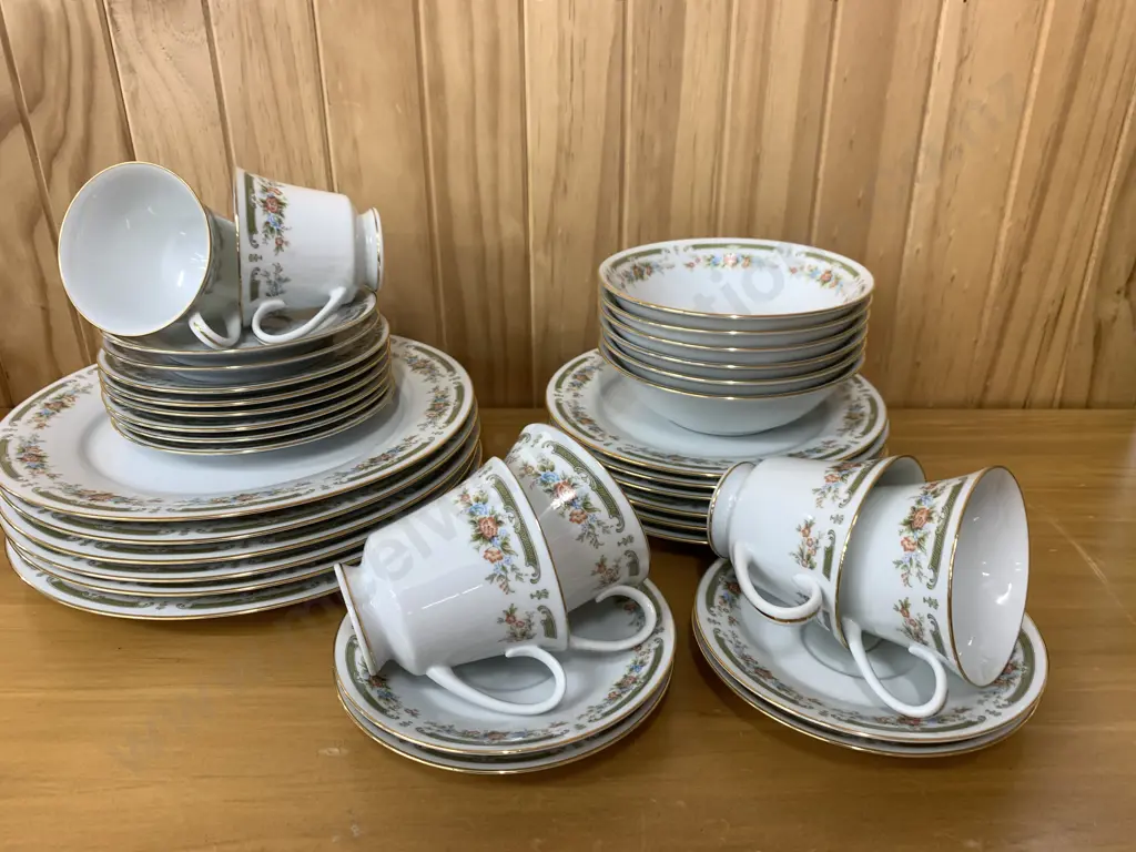 Noritake 6 Place Dinner Ware, P508 'Nashville' Image 1++
