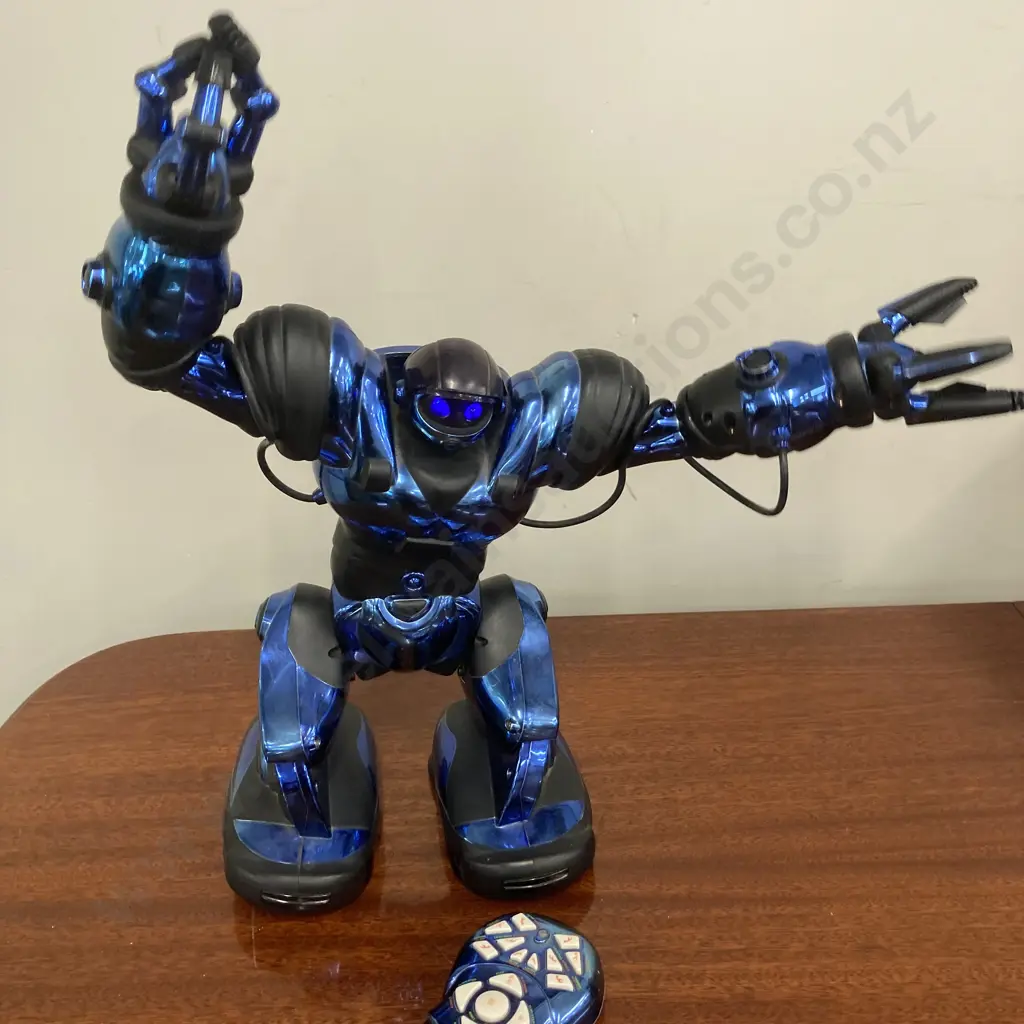 WowWee Robosapien Blue Remote Control Robot With Batteries Image 1++
