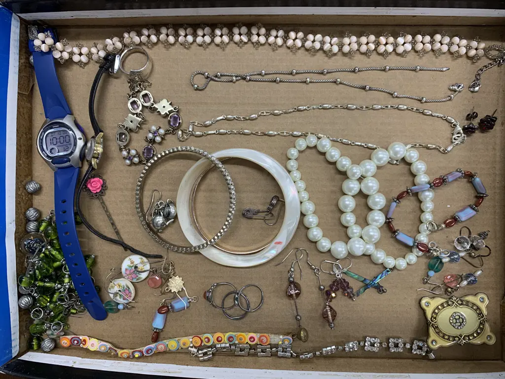 Assorted Costume Jewellery, Beads Etc Image 1++