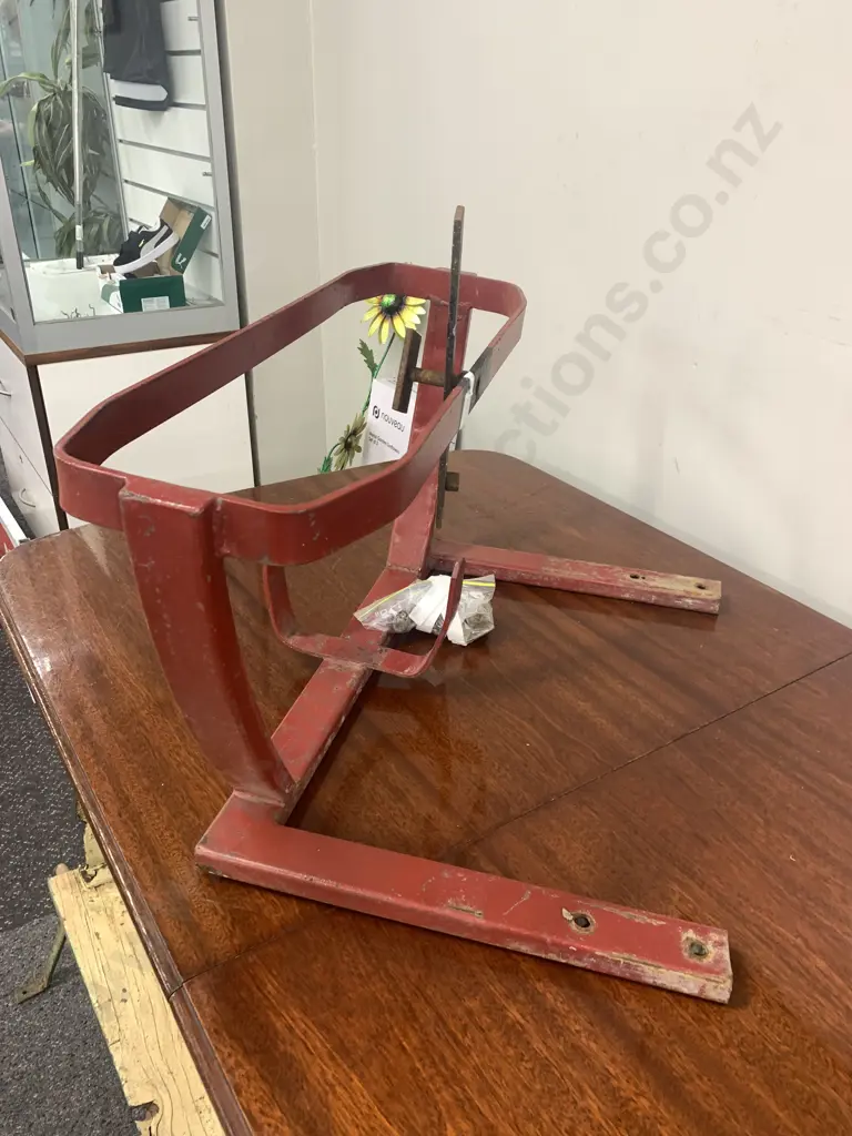 VW Kombi Vane Spare Wheel Holder Image 1++