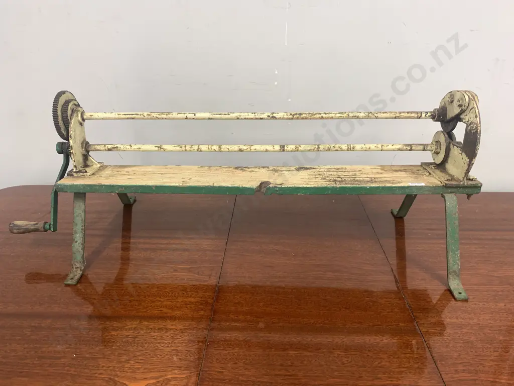 Vintage Corrugated Iron Roller, L90cm Plus Handle Image 1++