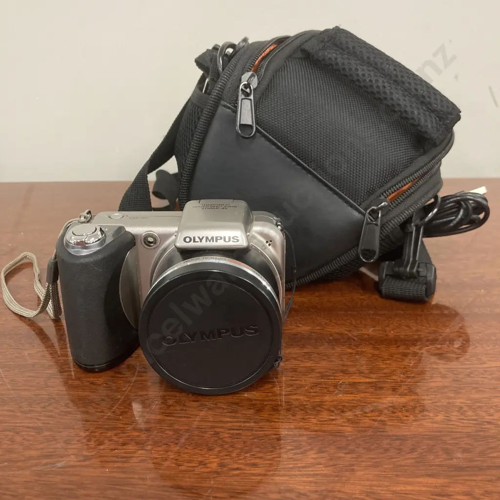 Olympus SP-600UZ Digital Camera With Case, 12 Megapixel, 15x Wide Optical Zoom 5.0-75.0mm 1:3.5 - 5.4 Image 1++