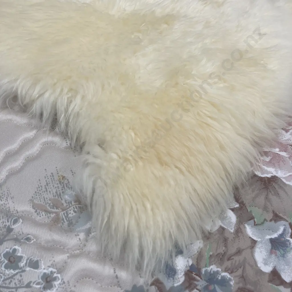 As New Sheepskin 94 x 50cm Image 1++