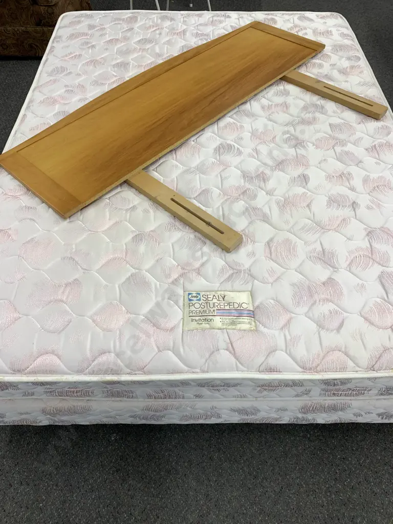 Sealy Posturepedic Premium Queensize Bed With a Rimu Headboard Image 1++